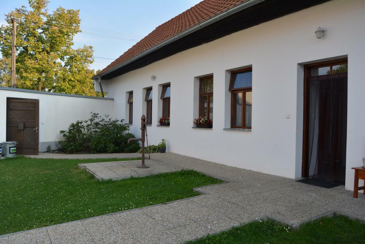 Ubytovani U Dvoraku Veseli nad Luznici Luaran gambar